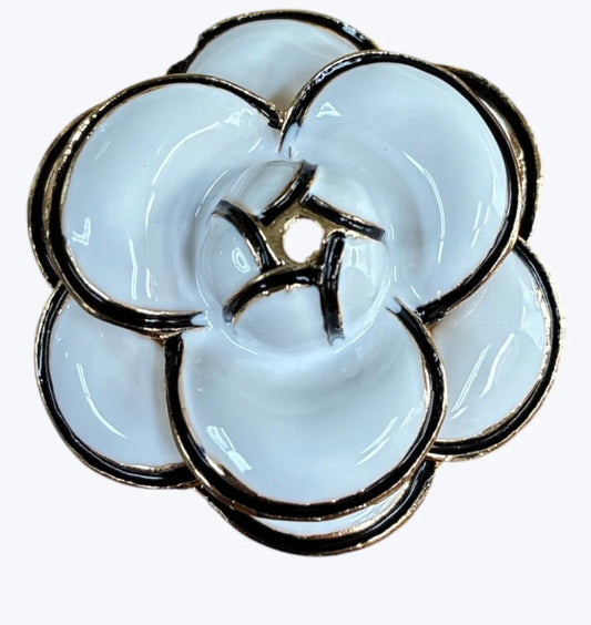Statement
Medium Floral Brooch